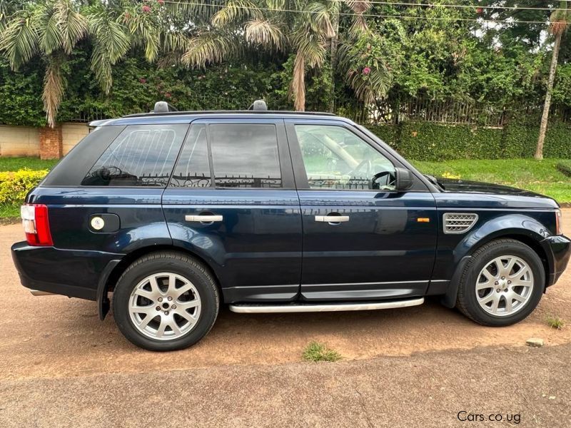 Land Rover range rover in Uganda