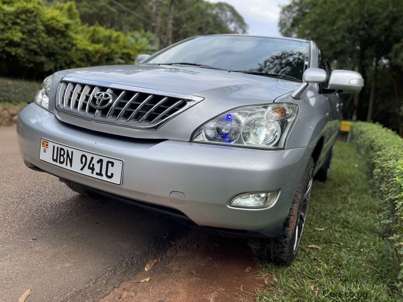 Toyota Harrier in Uganda