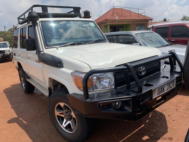 Toyota land cruiser hard top in Uganda