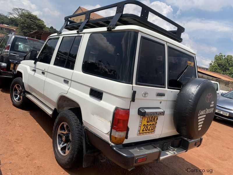 Toyota land cruiser hard top in Uganda