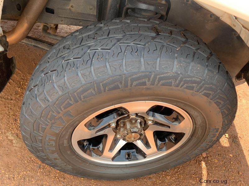 Toyota land cruiser hard top in Uganda