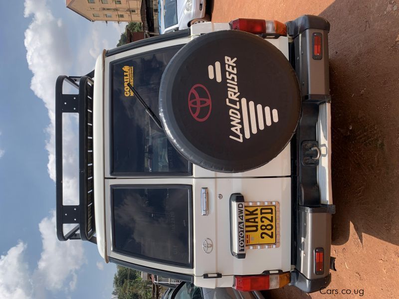 Toyota land cruiser hard top in Uganda