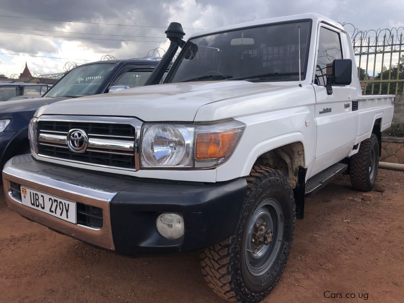 Toyota land cruiser single cabin in Uganda