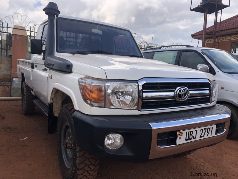 Toyota land cruiser single cabin in Uganda