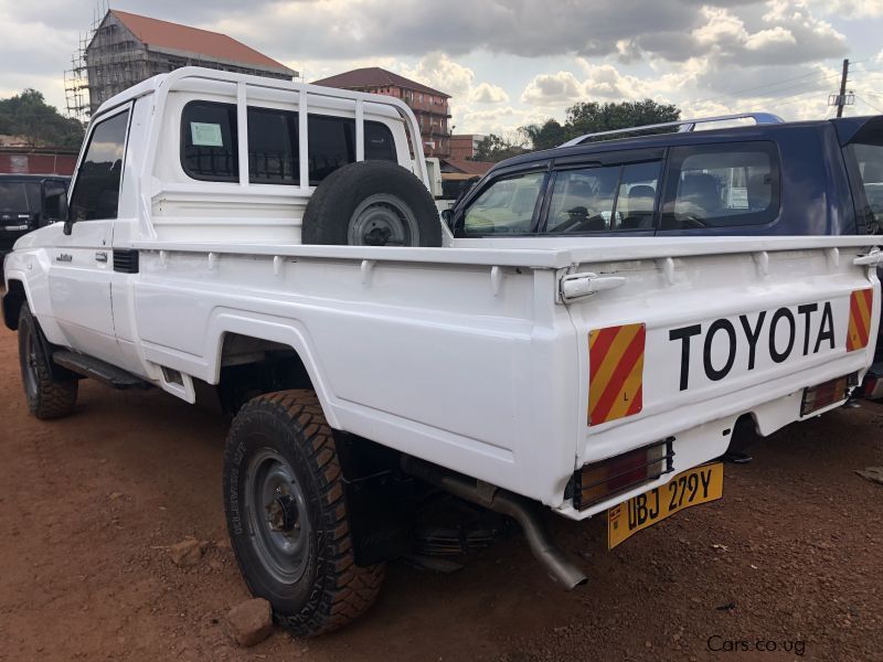 Toyota land cruiser single cabin in Uganda