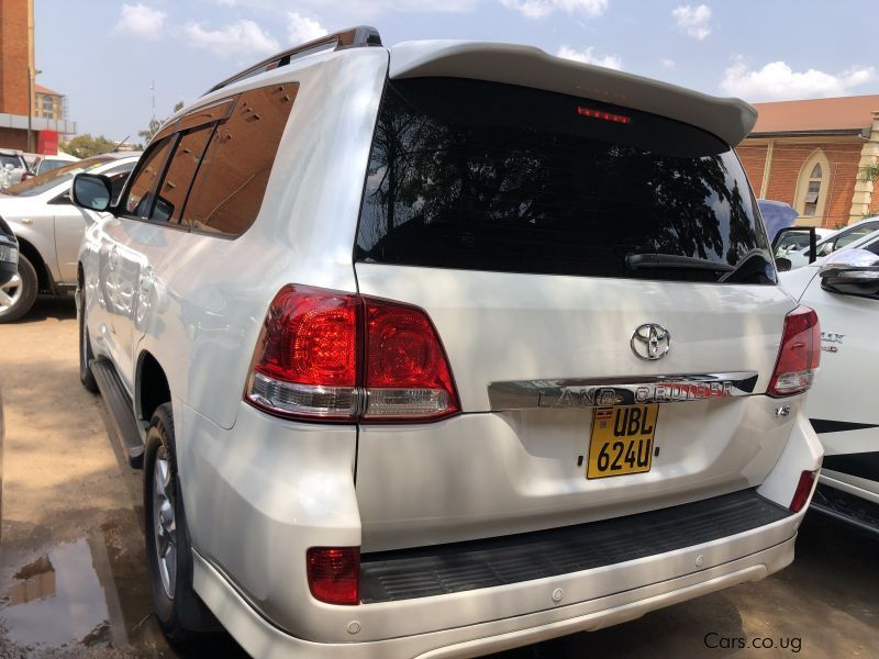 Toyota land cruiser v8 in Uganda