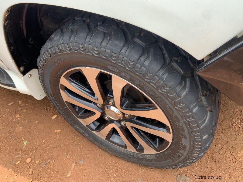 Toyota land cruiser v8 in Uganda