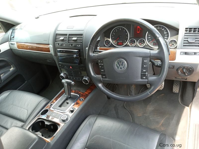 Volkswagen Tourage VX  V6 Engine in Uganda