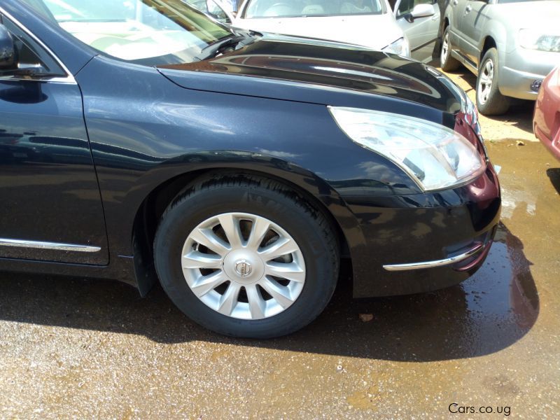 Nissan Teana 250XL in Uganda