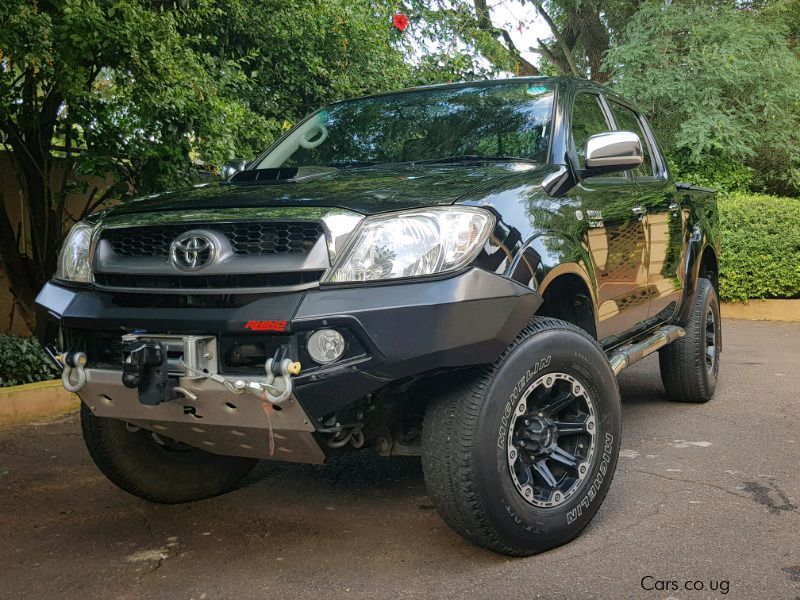 Toyota Hilux 3.0 D-4D DC AT 4X4 in Uganda