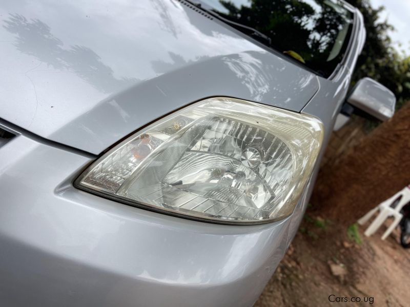 Toyota Passo sette in Uganda