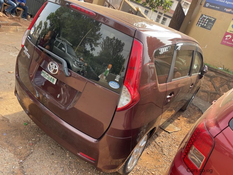 Toyota Passo sette in Uganda