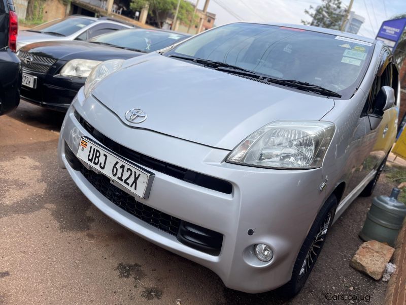 Toyota Passo sette in Uganda