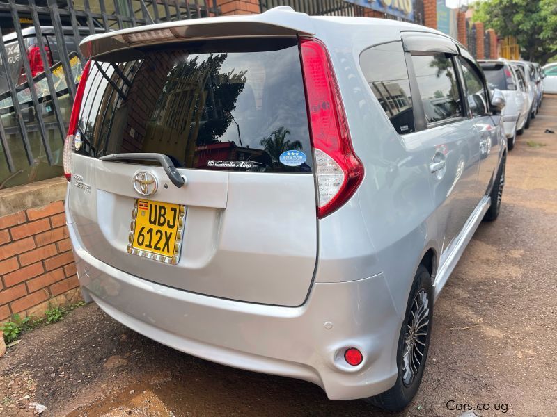 Toyota Passo sette in Uganda