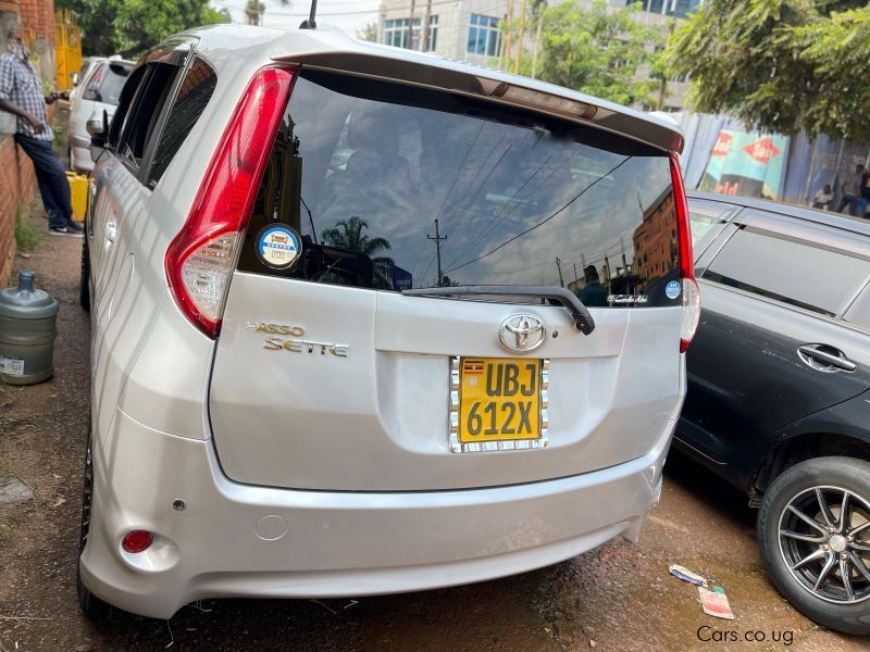 Toyota Passo sette in Uganda