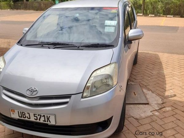 Toyota Passo sette in Uganda