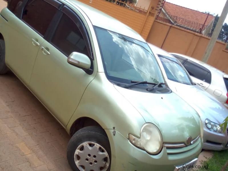 Toyota Sienta DBA-NCP81G in Uganda