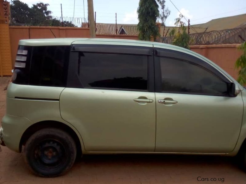 Toyota Sienta DBA-NCP81G in Uganda