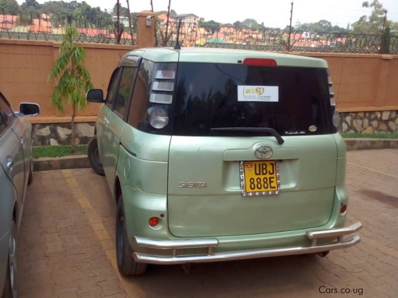 Toyota Sienta DBA-NCP81G in Uganda