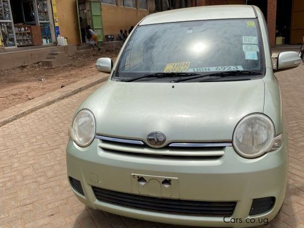 Toyota Sienta DBA-NCP81GG in Uganda