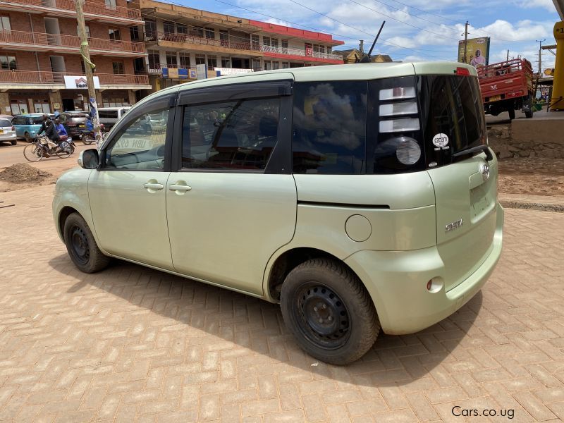 Toyota Sienta DBA-NCP81GG in Uganda