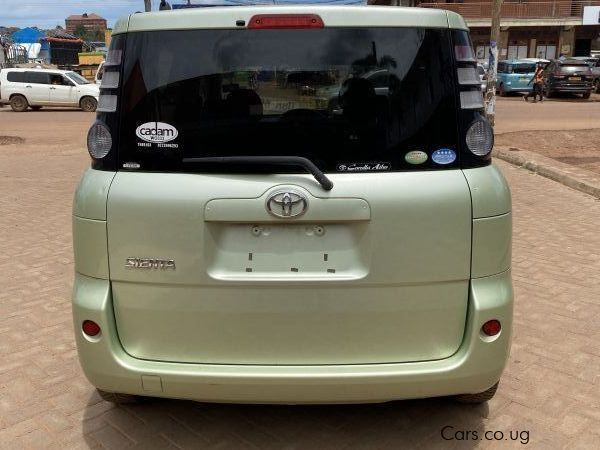 Toyota Sienta DBA-NCP81GG in Uganda