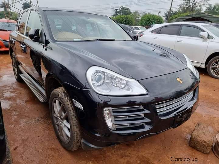 Porsche Cayenne in Uganda