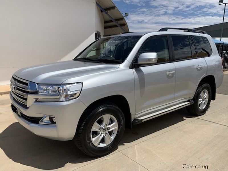 Toyota Land Cruser GXL V8 in Uganda