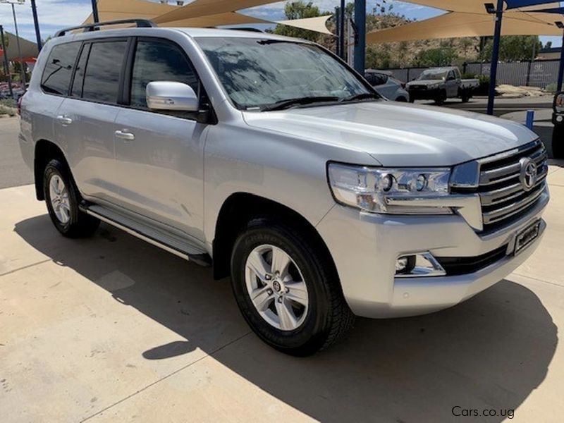 Toyota Land Cruser GXL V8 in Uganda