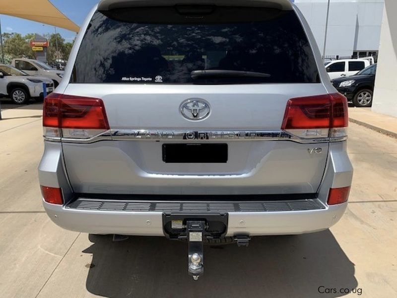 Toyota Land Cruser GXL V8 in Uganda