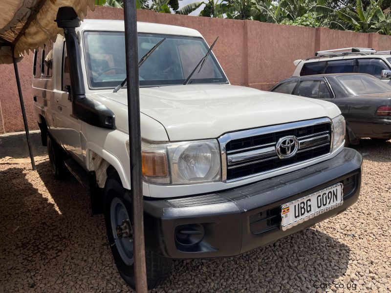 Toyota Land cruiser Hard top in Uganda