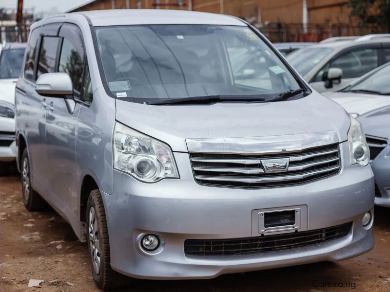Toyota Noah S.i GRADE in Uganda