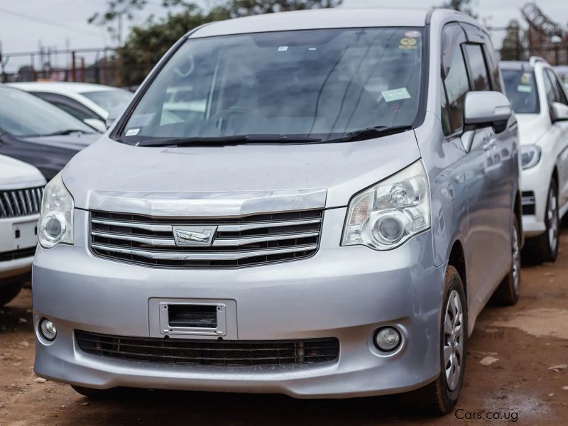 Toyota Noah S.i GRADE in Uganda