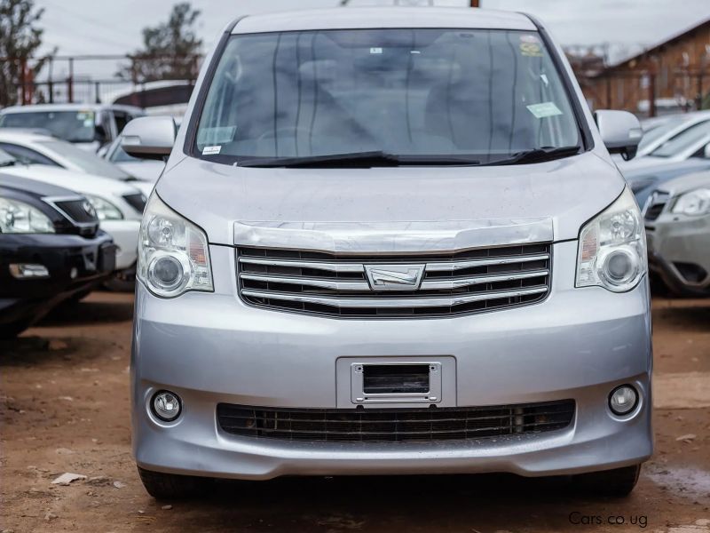 Toyota Noah S.i GRADE in Uganda