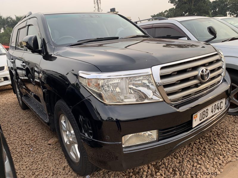 Toyota land cruiser v8 in Uganda