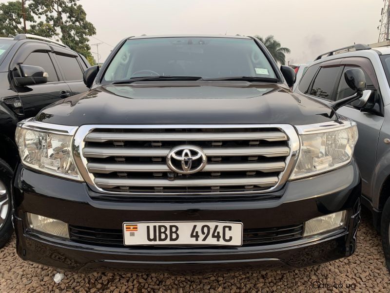 Toyota land cruiser v8 in Uganda