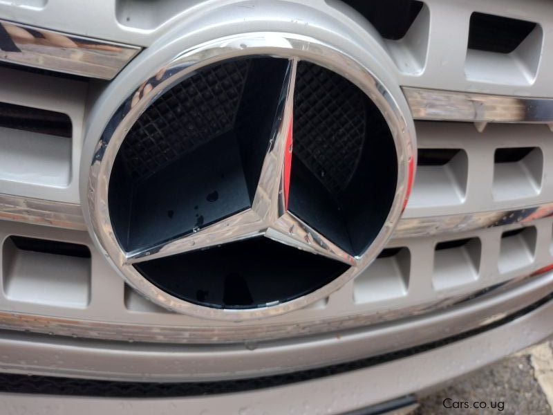 Mercedes-Benz ML 300 CDI SPORT 4 MATIC BLUE EFFICIENCY in Uganda