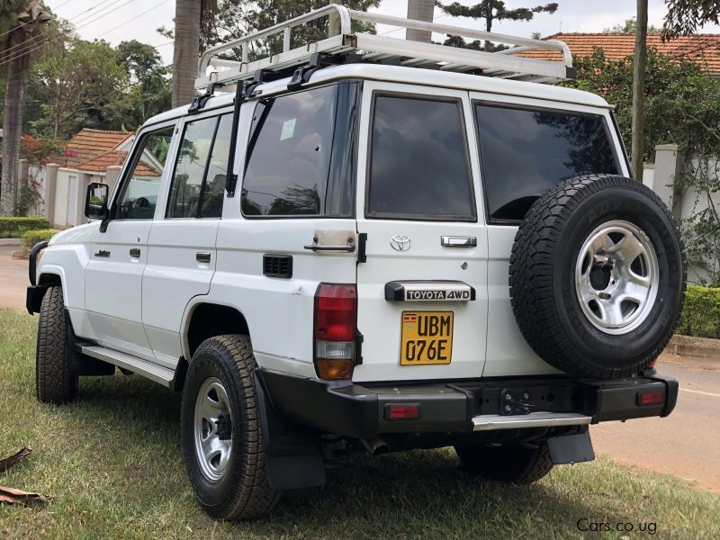 Toyota land cruiser hard top in Uganda