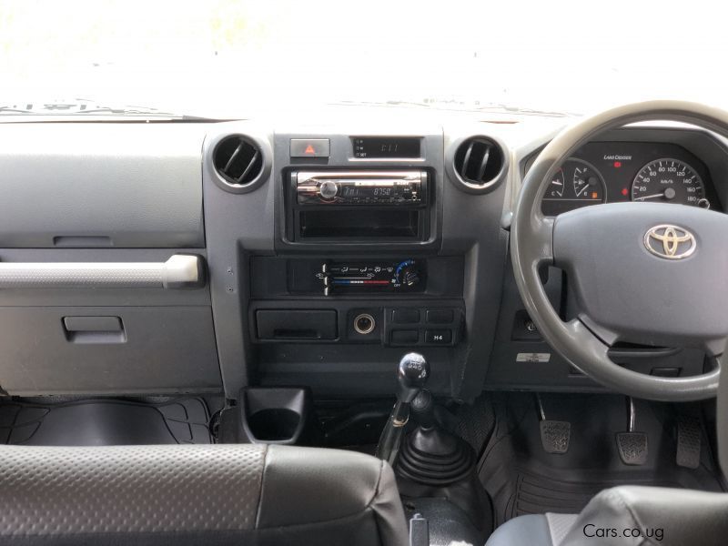 Toyota land cruiser hard top in Uganda