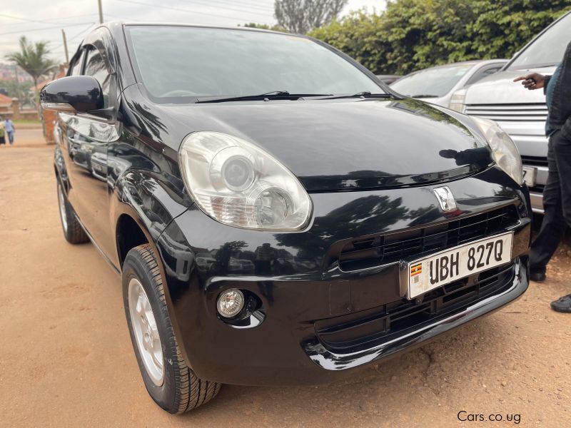 Toyota passo in Uganda