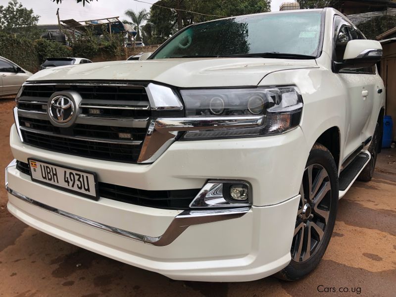 Toyota Landcruiser Sahara V8 in Uganda