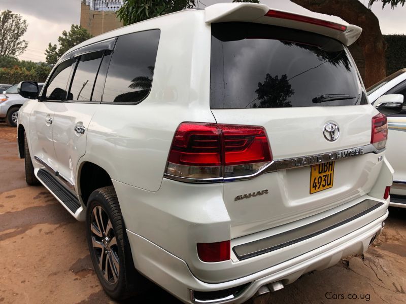 Toyota Landcruiser Sahara V8 in Uganda