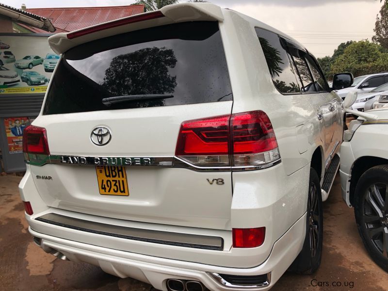 Toyota Landcruiser Sahara V8 in Uganda