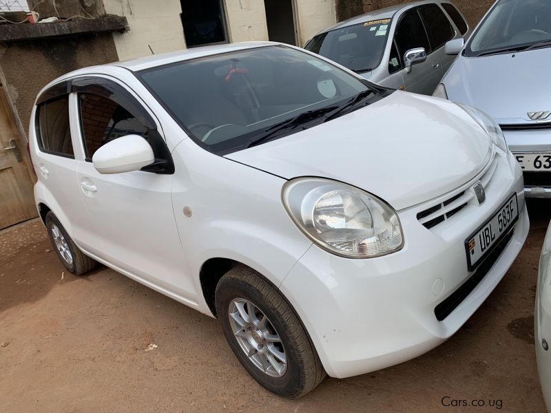 Toyota passo in Uganda