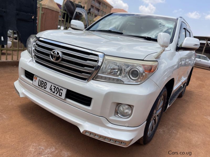 Toyota  Land Cruiser V8 in Uganda