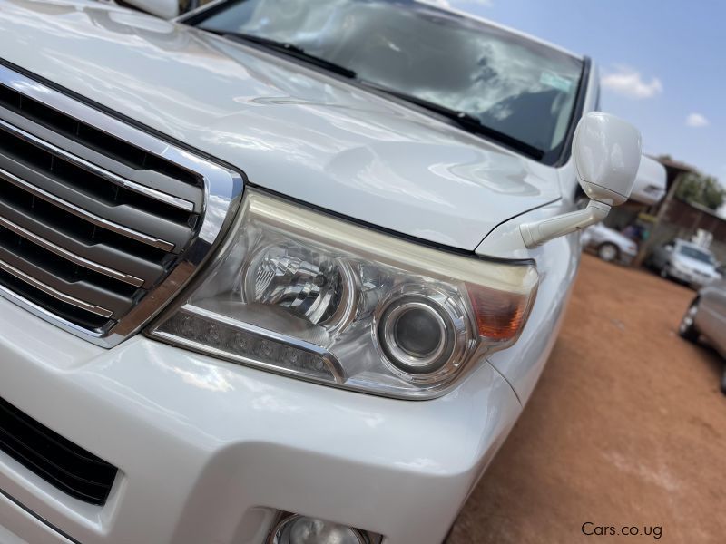 Toyota  Land Cruiser V8 in Uganda