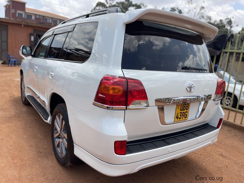 Toyota  Land Cruiser V8 in Uganda