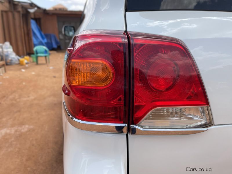 Toyota  Land Cruiser V8 in Uganda