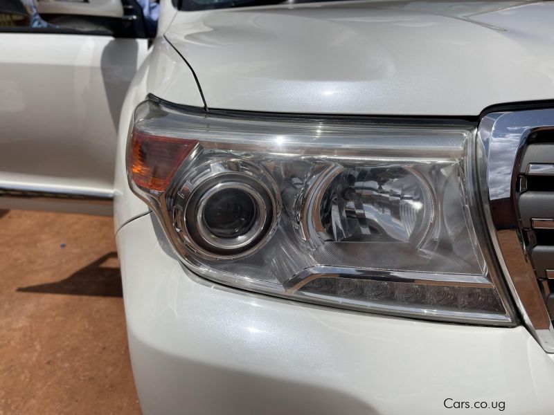 Toyota  Land Cruiser V8 in Uganda