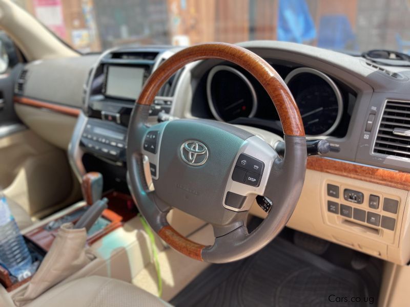 Toyota  Land Cruiser V8 in Uganda